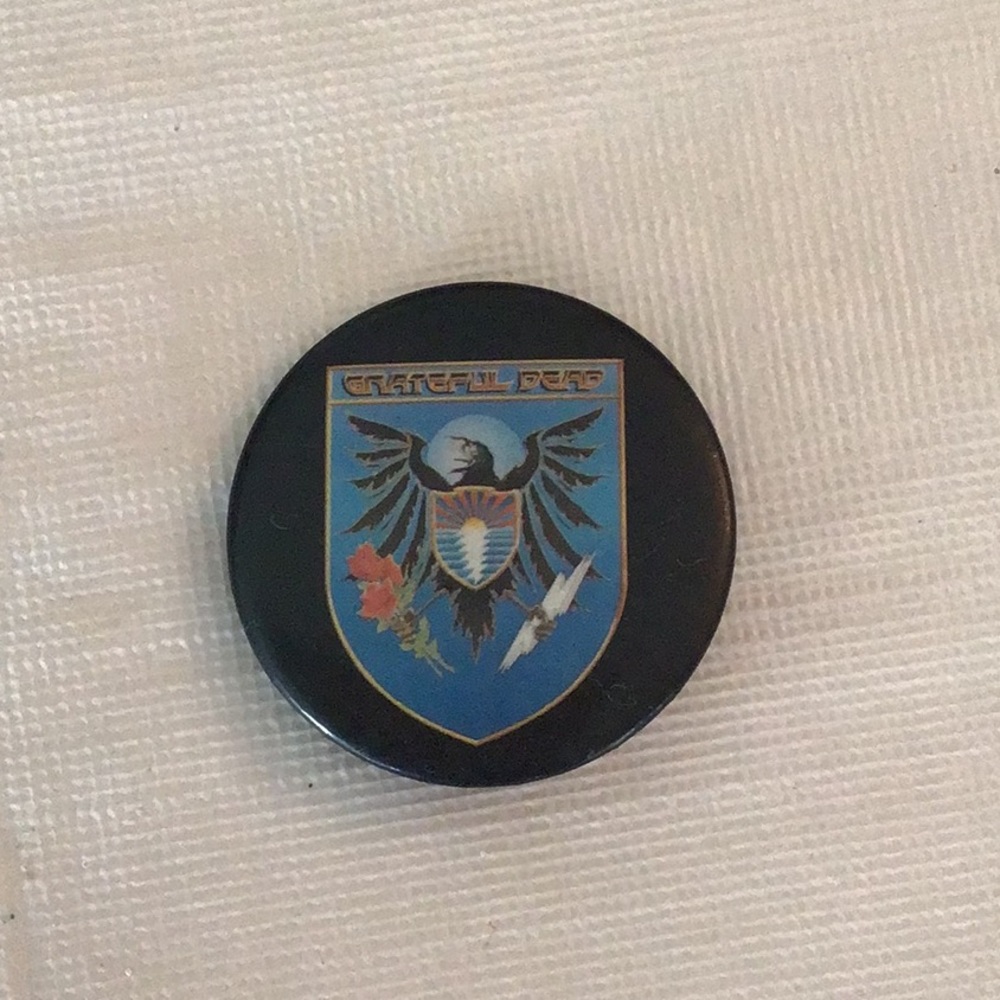 Collectible grateful dead 1983 pin